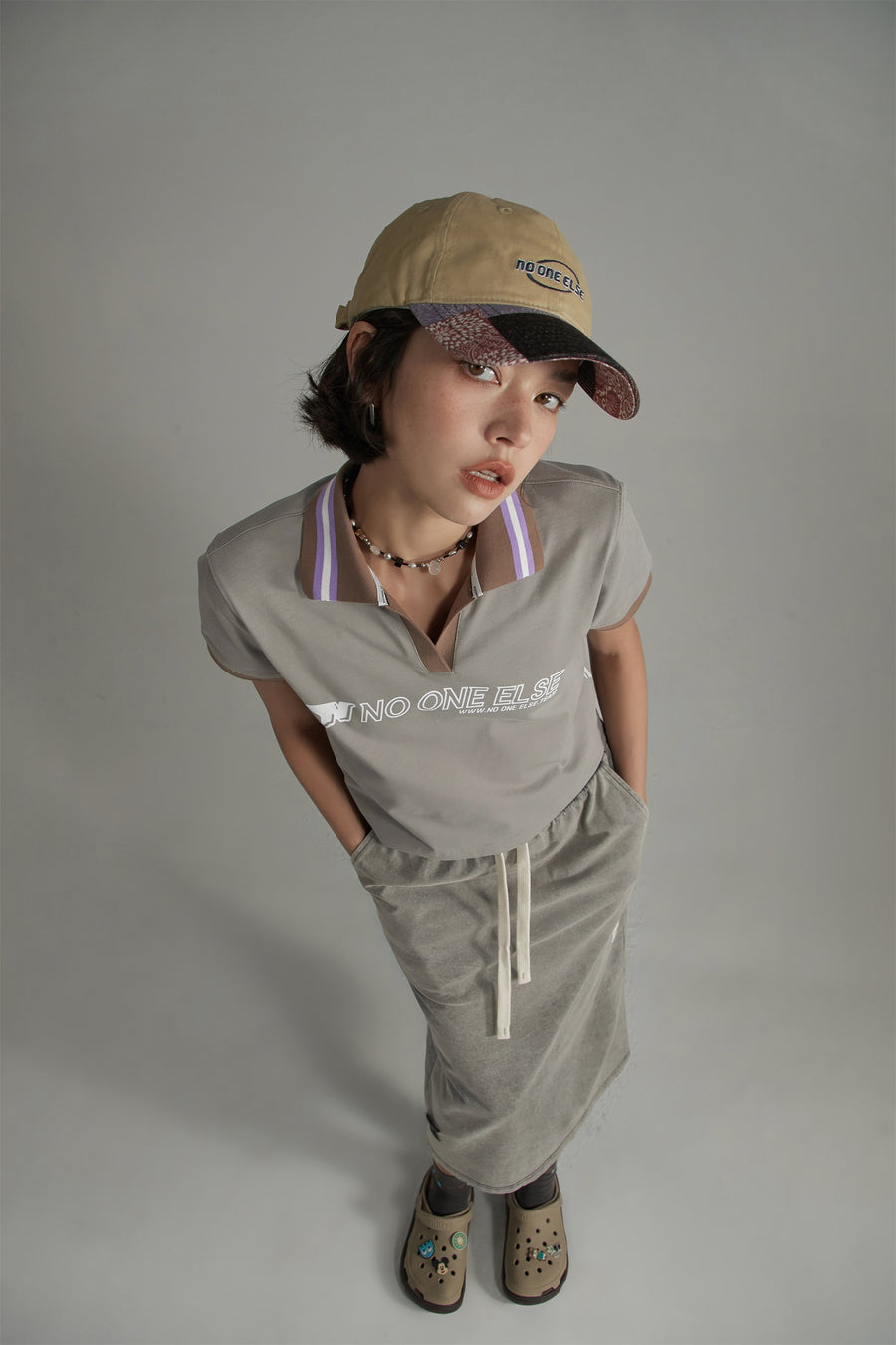 CHUU Open Collar Color Logo Sporty T-Shirt