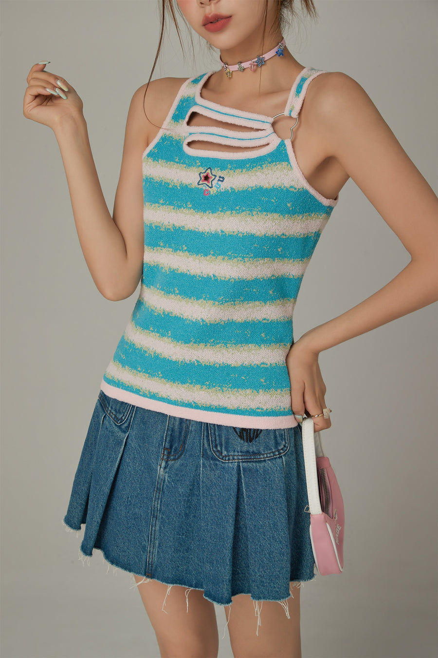 CHUU Stripe Split Sleeveless Cut Out Top