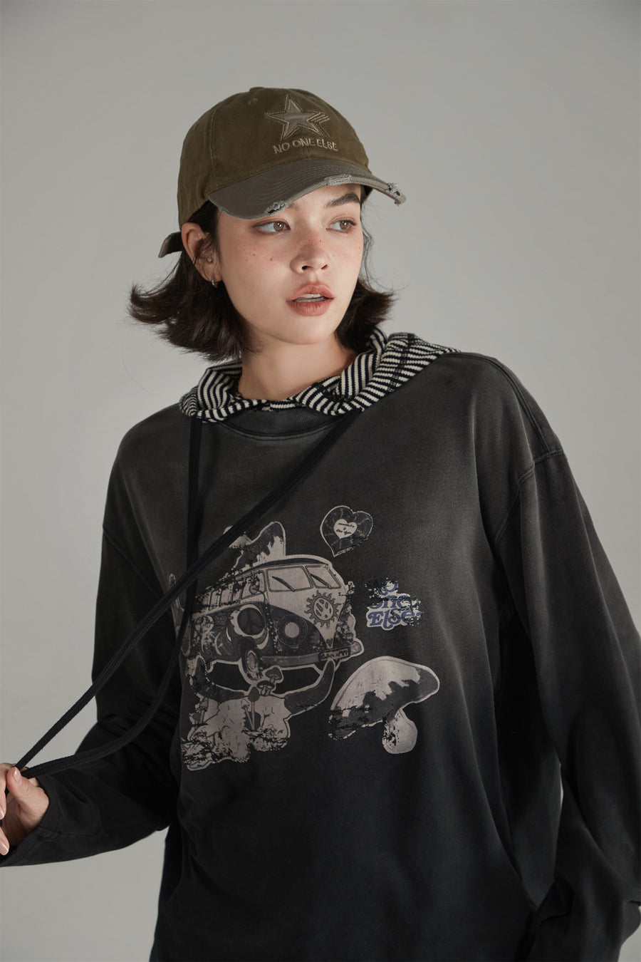 CHUU Vintage Bus Mushroom Boxy T-Shirt