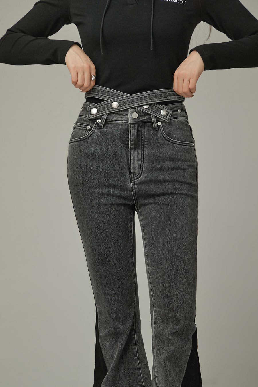 CHUU Criss Cross Belt Two Toned Bootcut Denim Pants