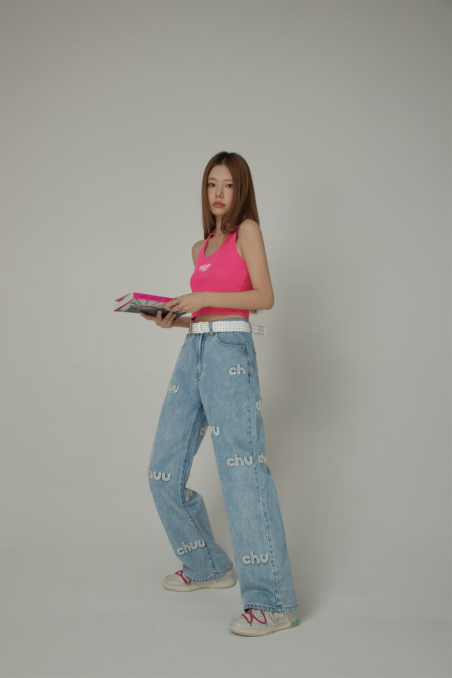 CHUU Embroidered Lettering Straight Jeans