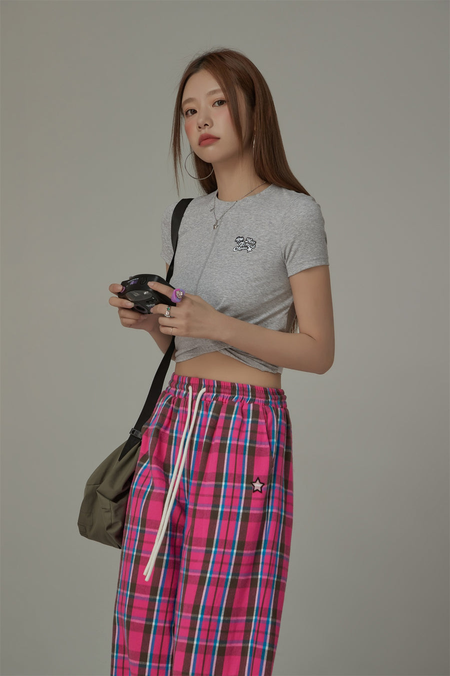 CHUU Embroidered Slim Back Cutout Cropped T-Shirt