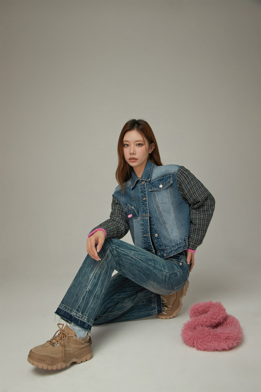 CHUU Wavy Raw Hem Bootcut Denim Jeans