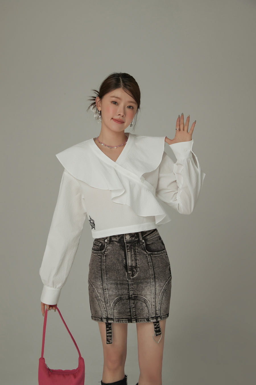 CHUU Asymmetrical Frill Big Collar Semi Crop Top