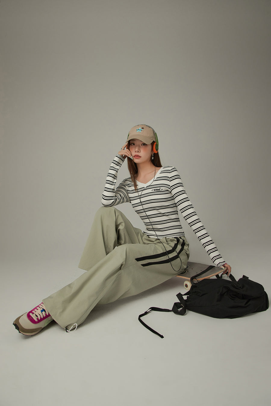 CHUU V-Neck Striped T-Shirt