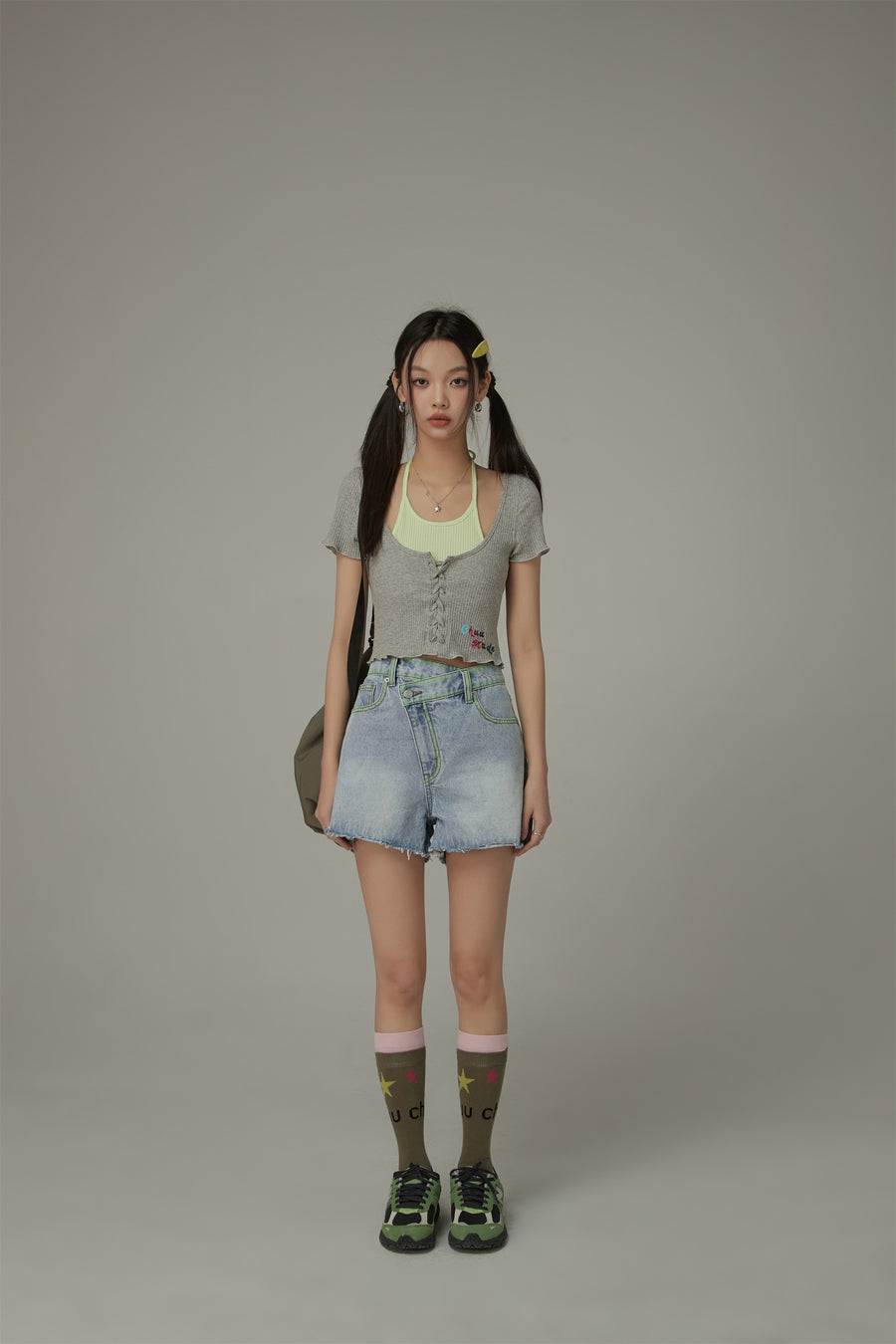 CHUU Halter Neck Eyelet Color Blocked T-Shirt