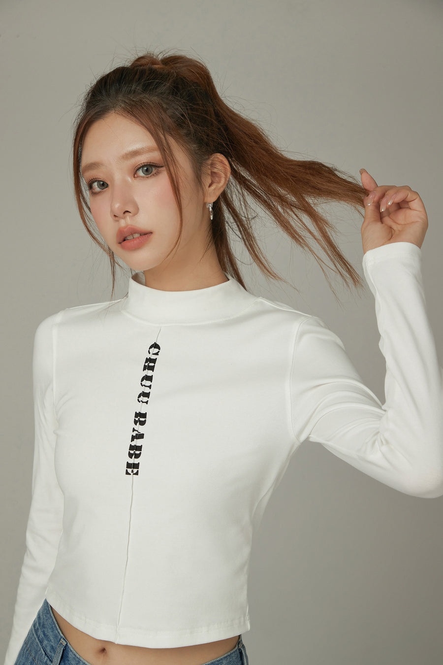 CHUU Basic Vertical Logo Lettering T-Shirt