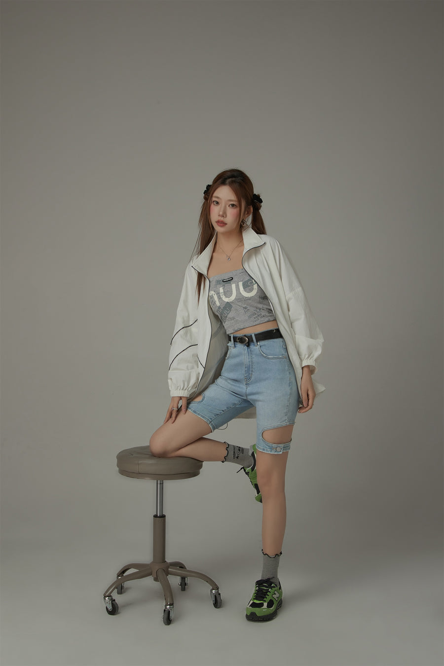 CHUU Side Cut Outs Denim Shorts