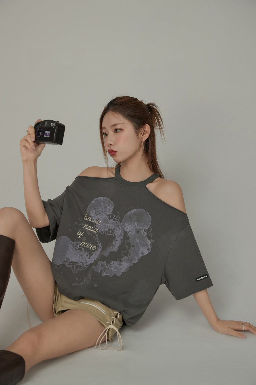 CHUU Off-The-Shoulder Jelly Fish Loose-Fitting T-Shirt