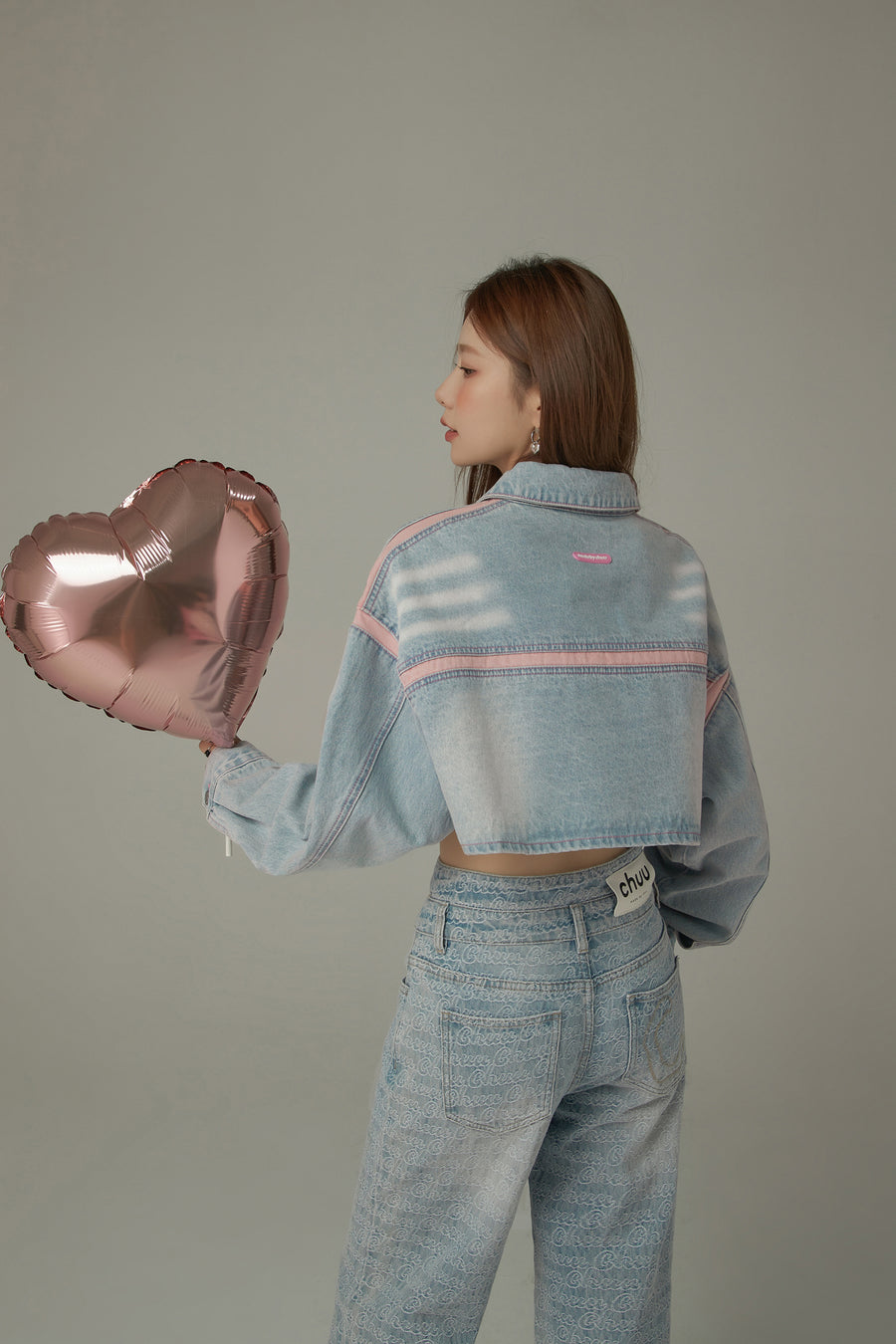 CHUU Pop Of Color Cropped Denim Jacket