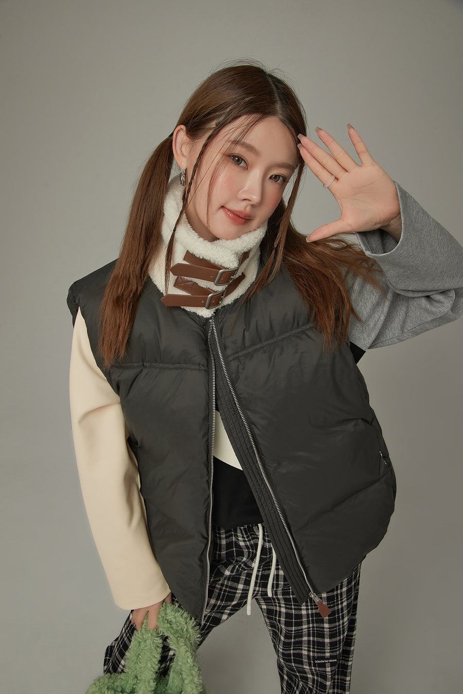 CHUU High Neck Collar Padded Vest