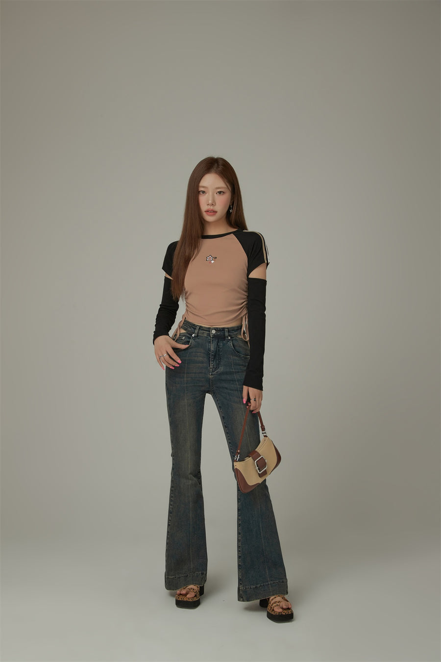 CHUU Star Logo Cutout Shirring Waist Long Sleeves Top