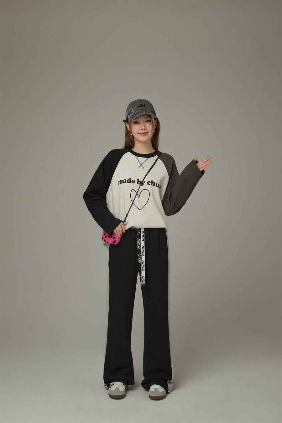 CHUU Logo Heart Color Long Sleeve T-Shirt