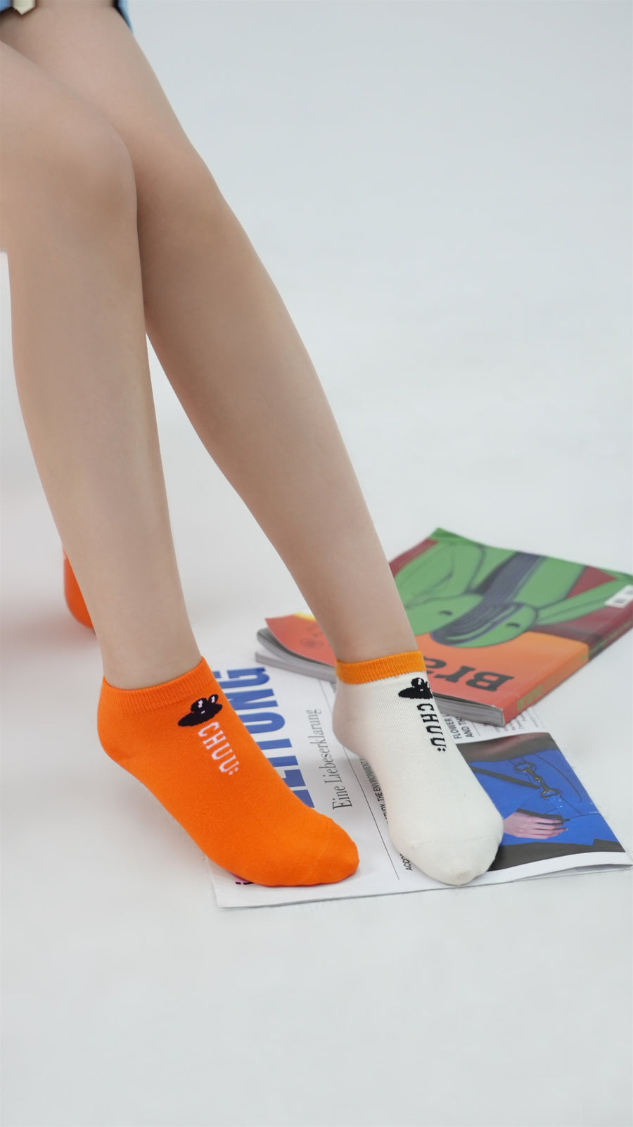 CHUU Chuu Lettering Colored Ankle Socks