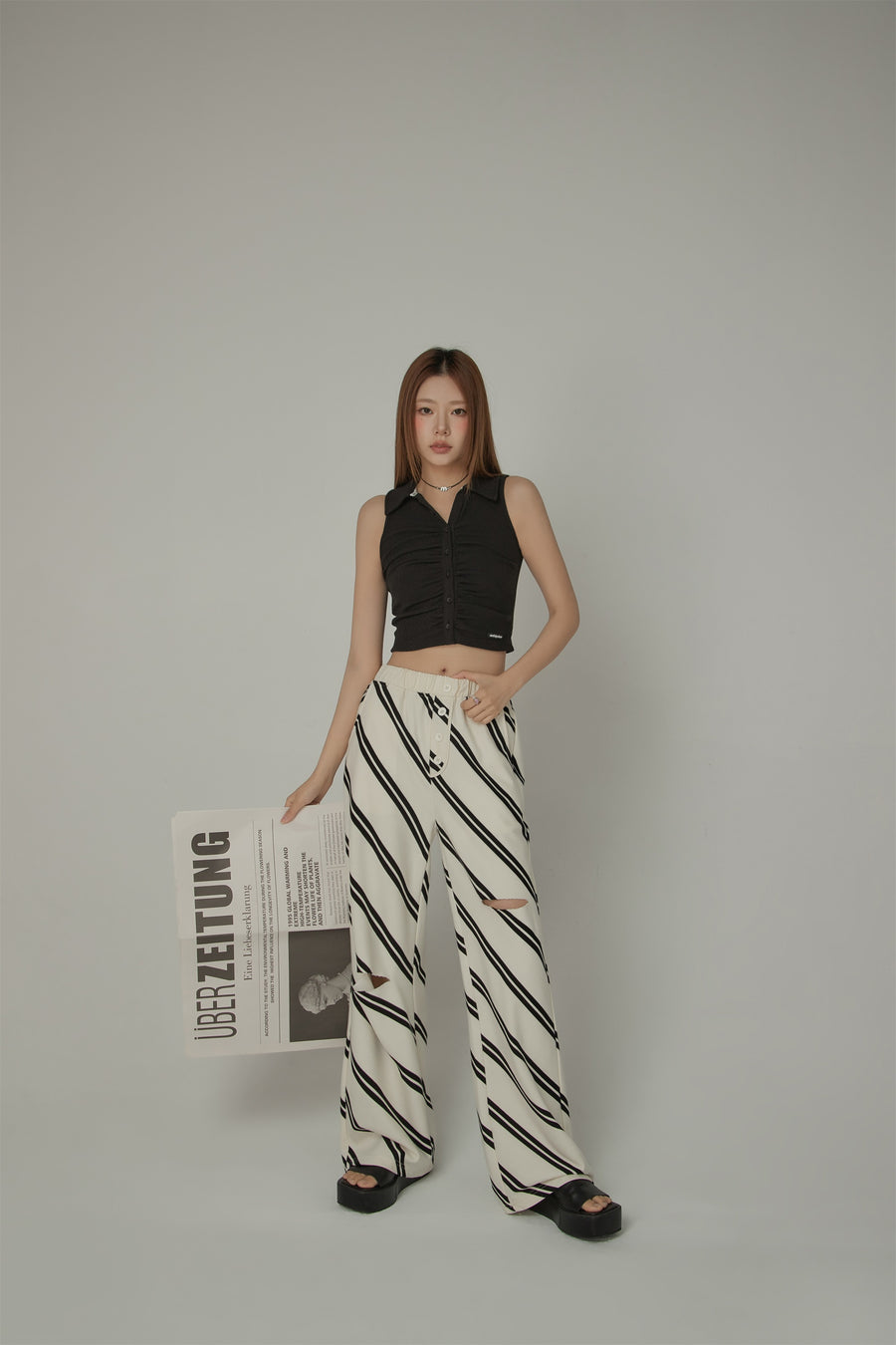 CHUU Diagonal Striped Leg Slits Training Wide Pants