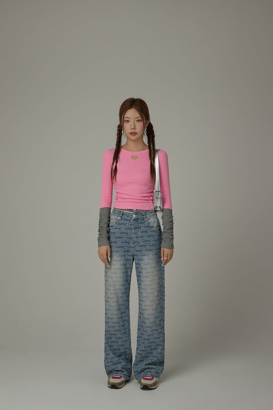 CHUU Color Matching Cropped Heart Cutout T-Shirt