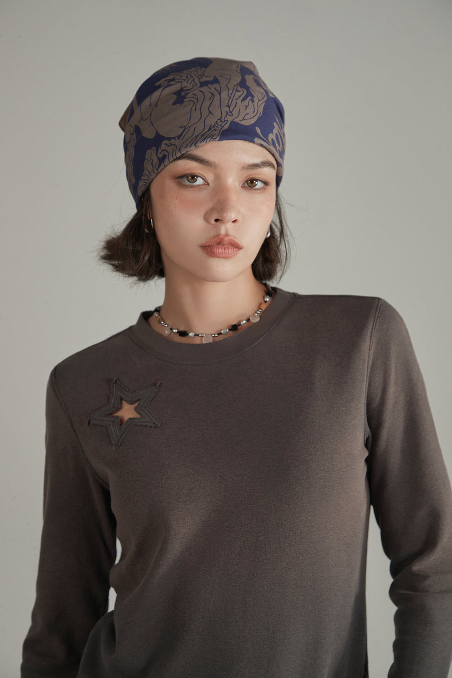 CHUU Slit Star Long Sleeve T-Shirt