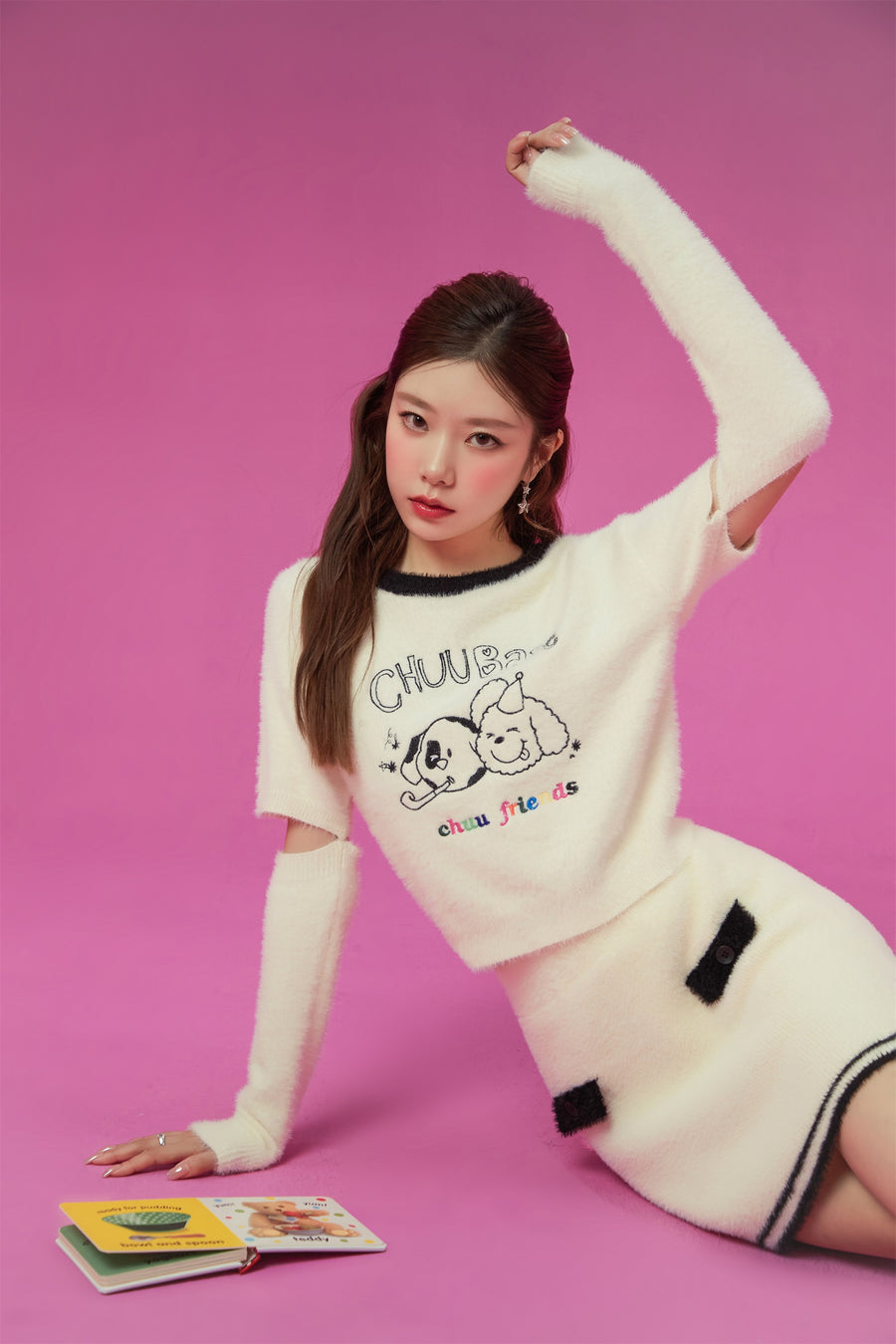 CHUU Puppy Character Cutout Knit Sweater