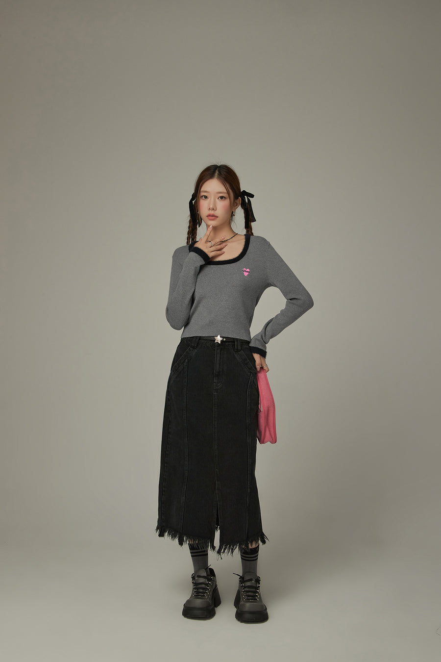 CHUU Slit Fringed Hem Long Skirt