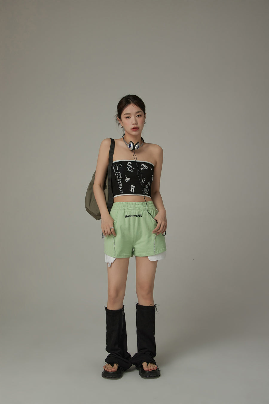 CHUU Made By Chuu Exposed Pocket Lining Overfit Short Pants