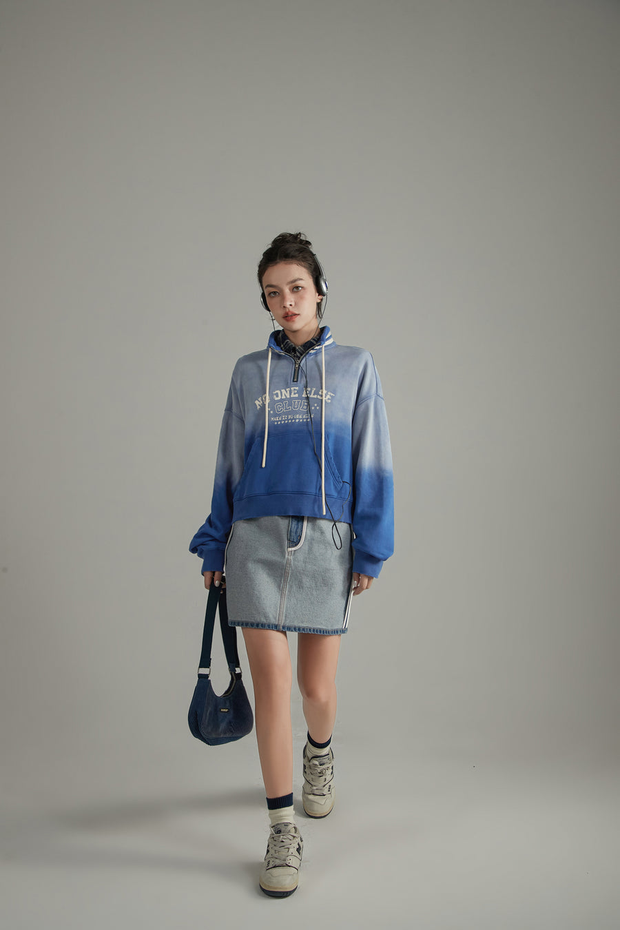 CHUU Gradient Anorak Logo Sweatshirt