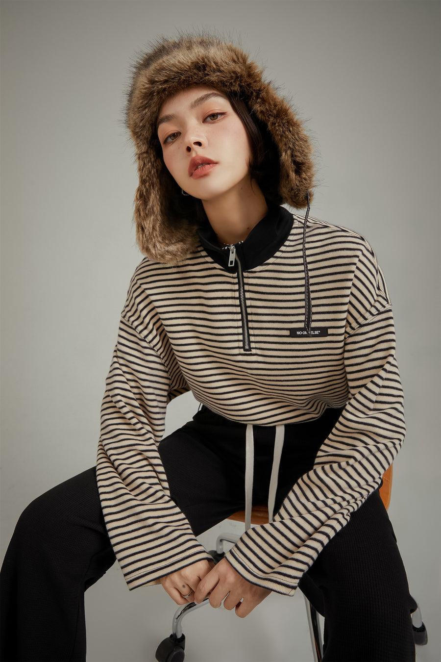 CHUU Striped Crop Half Zip-Up Top