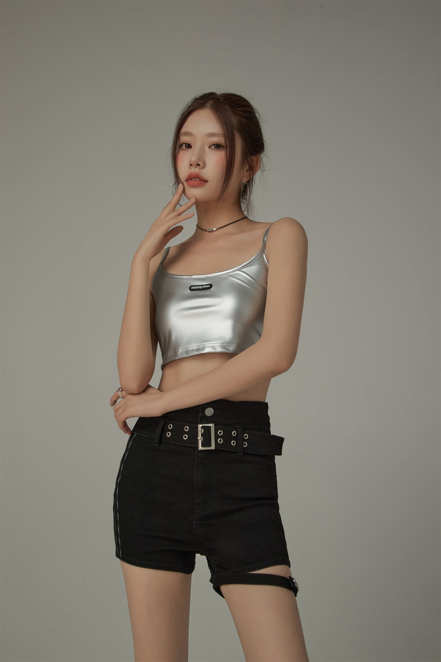 CHUU Hot Girl Sleeveless Slim Shiny Crop Top