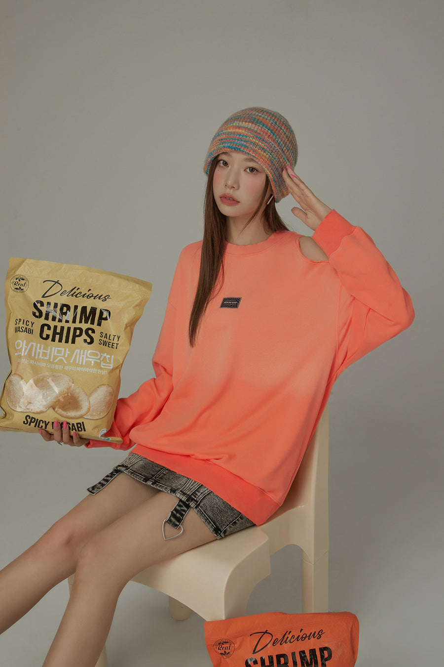 CHUU One Shoulder Cutout Oversized Sweatshirt