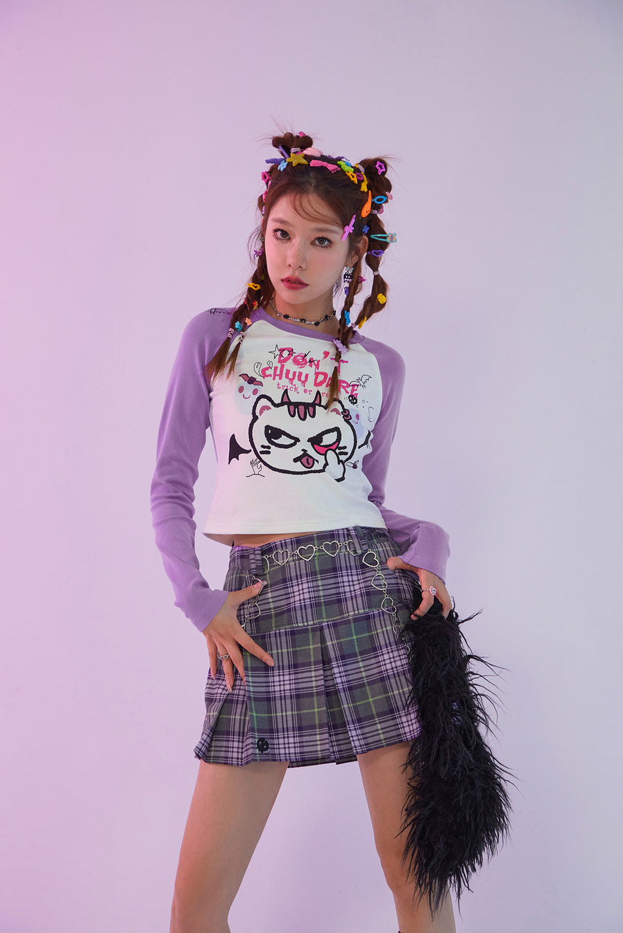 CHUU Crop Color Combination Sassy Character T-Shirt