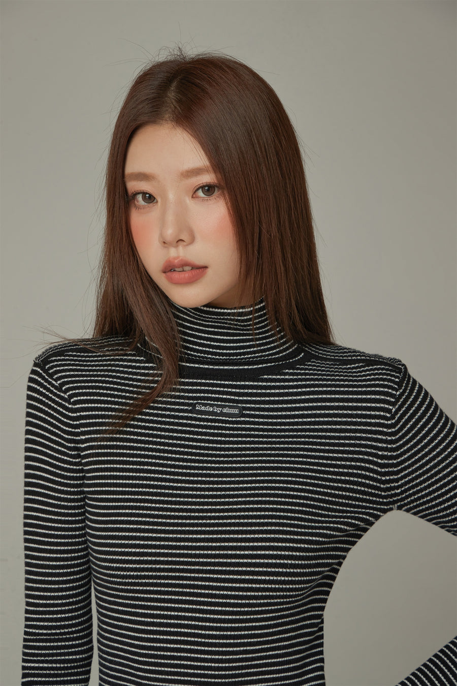 CHUU Striped Crop Turtle Neck Knit Top