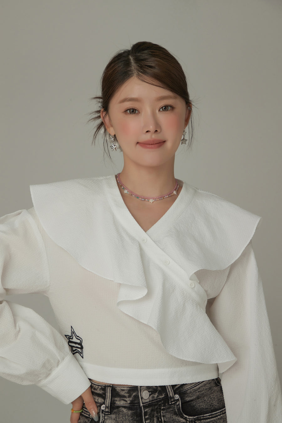 CHUU Asymmetrical Frill Big Collar Semi Crop Top