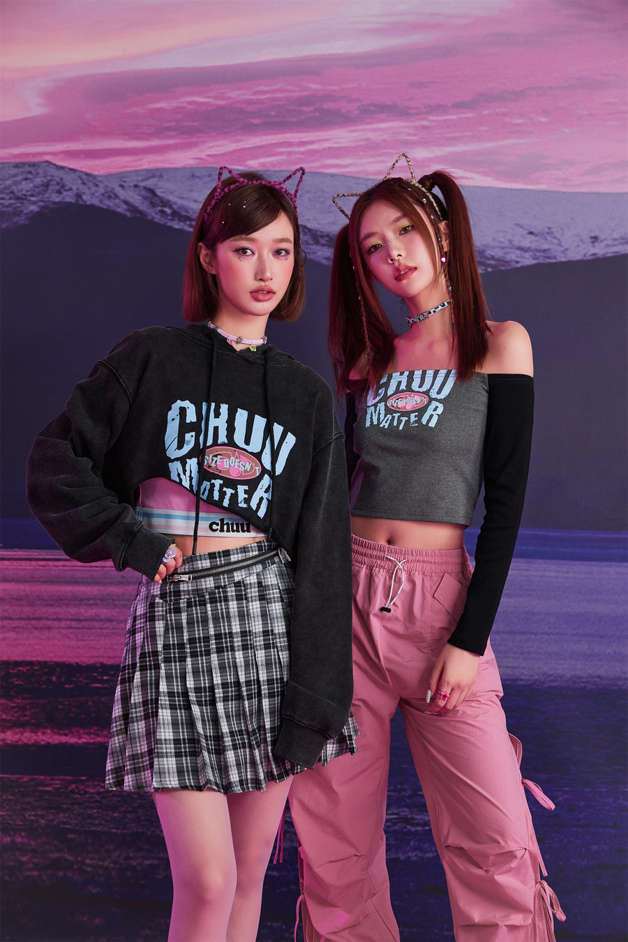 CHUU Logo Off The Shoulder Color T-Shirt