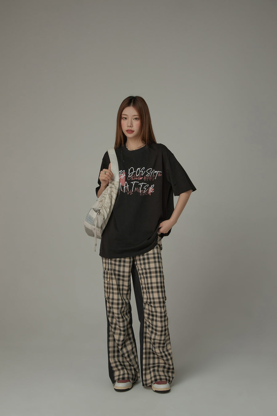 CHUU Checked Cargo Contrasting Color Casual Pants