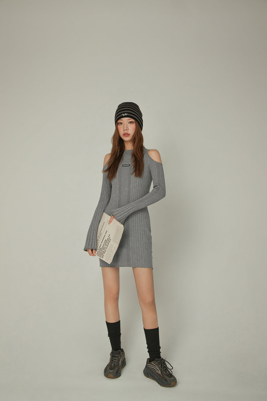 CHUU Off Shoulder Flowly Sleeve Knit Mini Dress