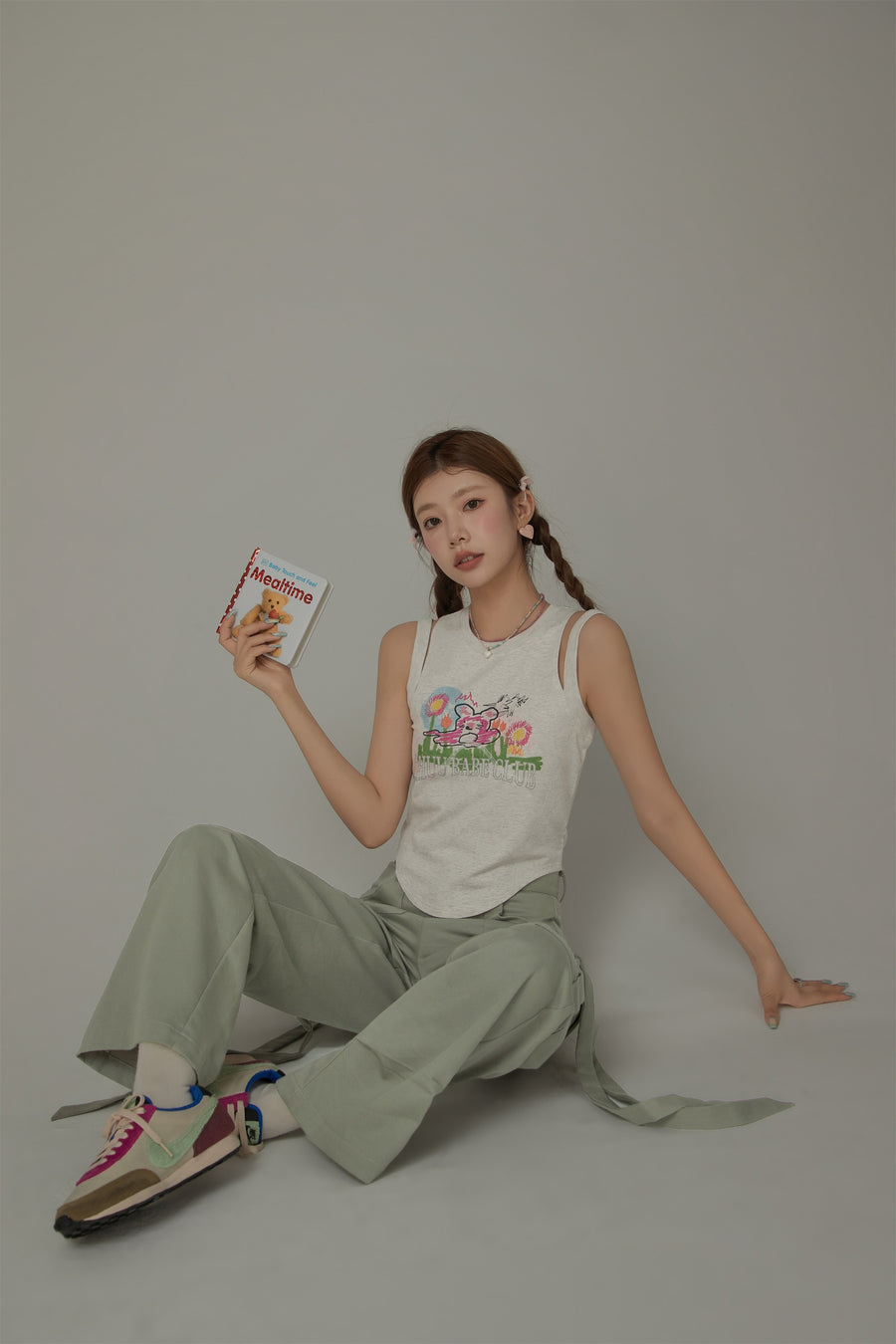 CHUU Chuu Babe Club Sleeveless Top