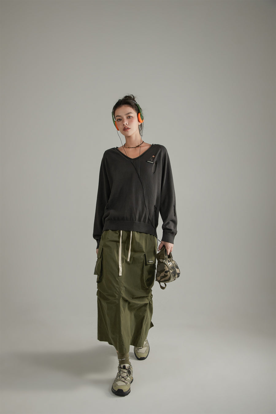 CHUU V-Neck Loose Fit Knit Distressed Sweater