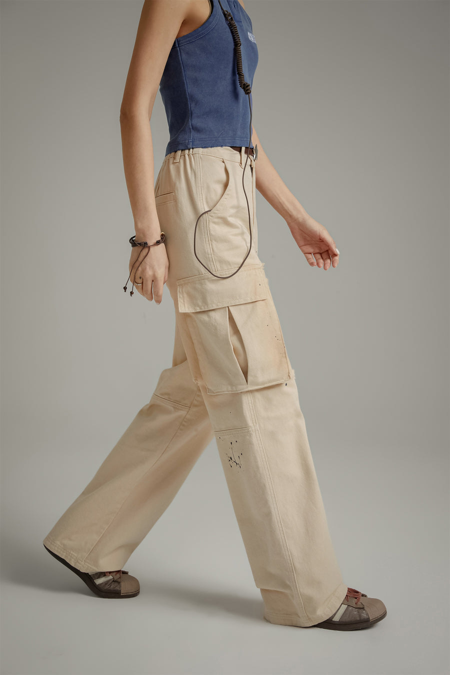 CHUU Multi-Pocket Casual Loose Pants