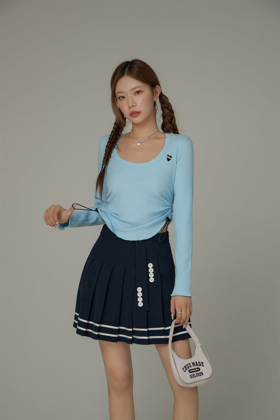 CHUU Heart Embroidered Shirring Color Top