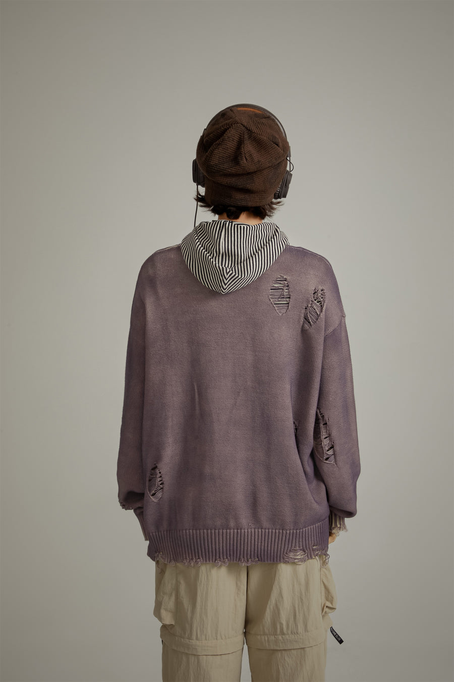 CHUU Loose Fit Knit Distressed Sweater