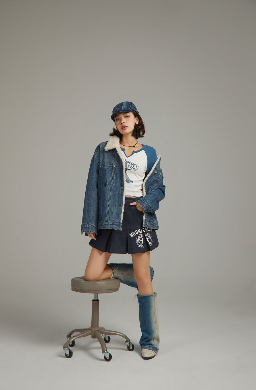 CHUU Logo Mini Pleated Skirt