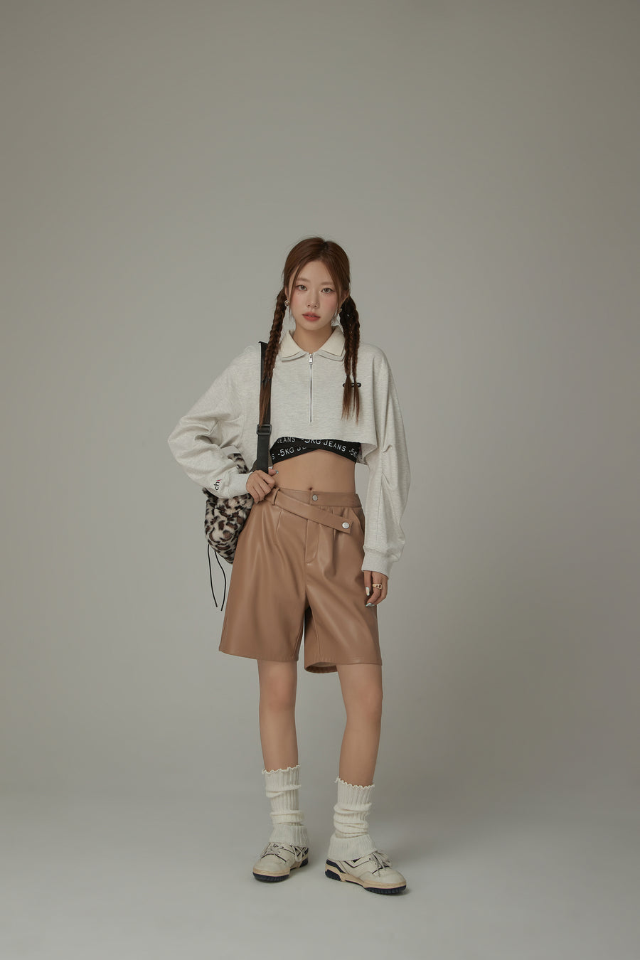 CHUU Pintuck Leather Shorts