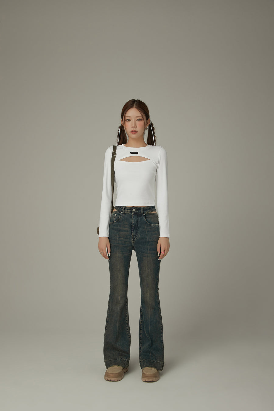 CHUU Center Cutout Long Sleeve Slim T-Shirt