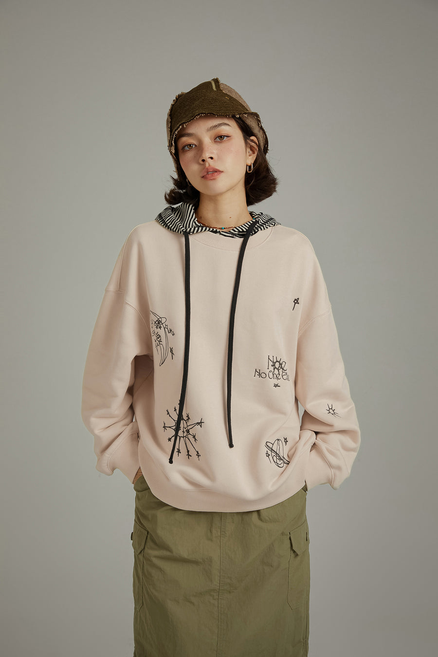 CHUU Star Boxy Sweatshirt