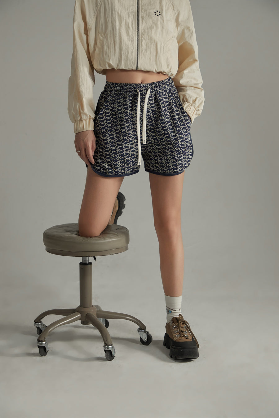 CHUU Letter Fully Printed Casual Drawstring Shorts