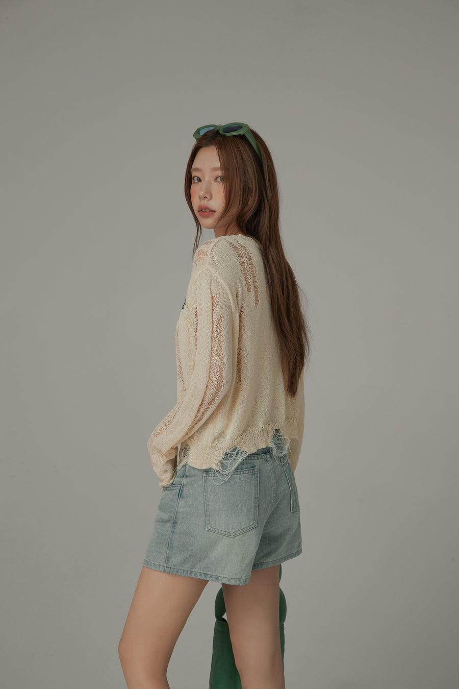 CHUU Distressed Long Sleeve Unbalanced Knit Top