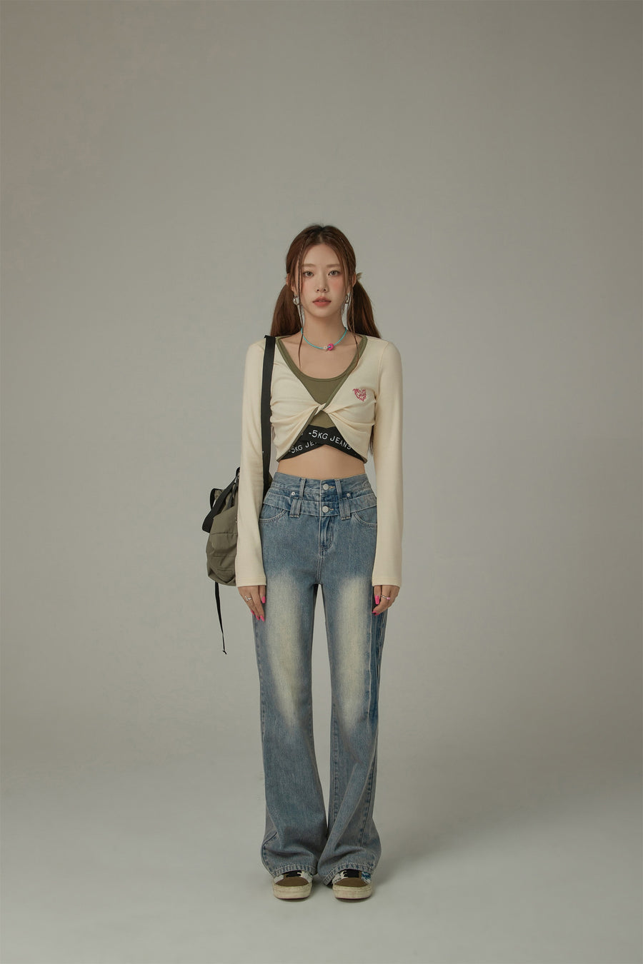 CHUU Embroidered Logo Twisted Cropped Cardigan