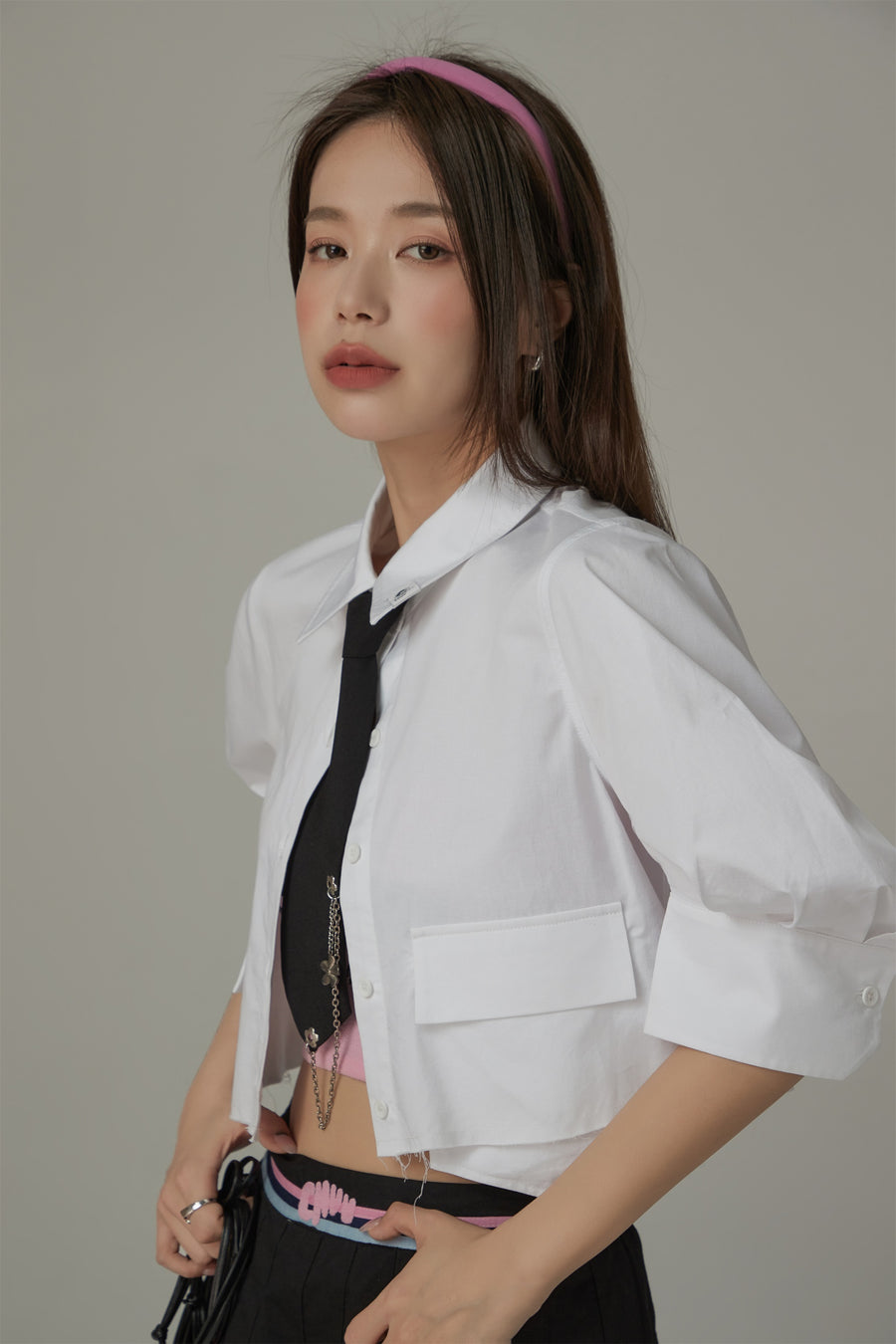 CHUU Puffy Sleeve Colored Pocket Crop Shirt