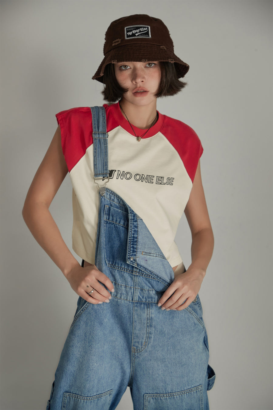 CHUU Colorblocked Loose-Fitting Sleeveless Boxy T-Shirt