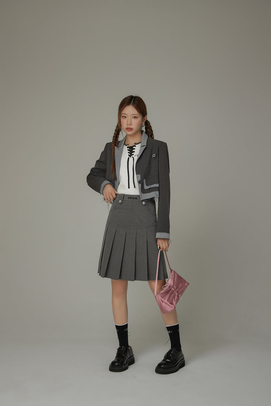 CHUU Logo Embroidered Pleated Skirt