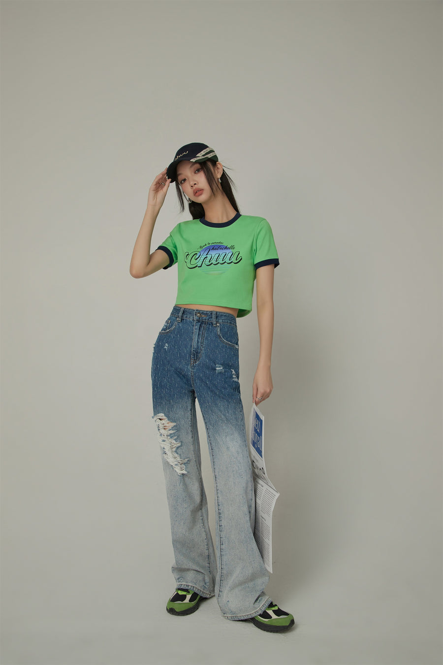 CHUU Gradient Distressed Denim Jeans